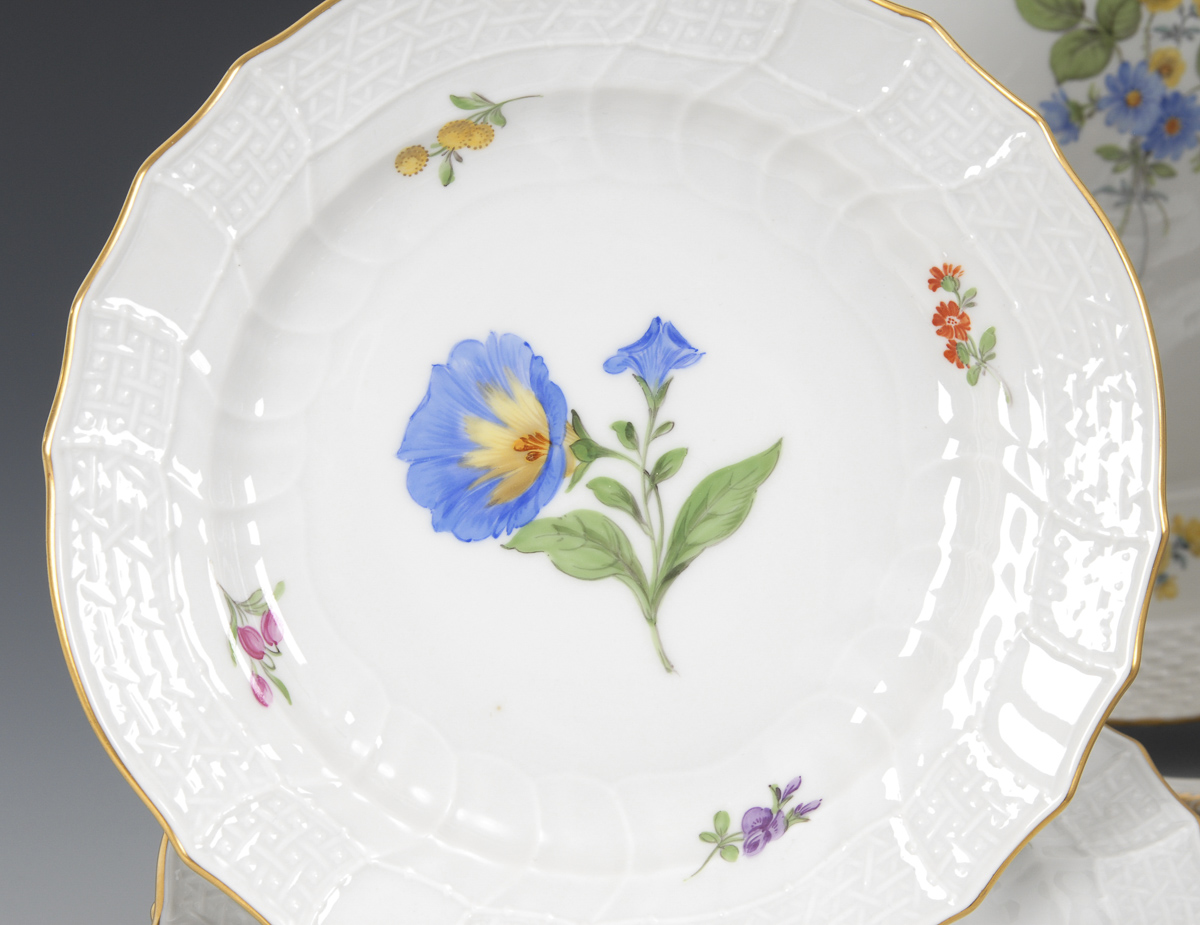 Kaffeeservice mit Blumenmalerei, MEISSEN.41 Teile. Schwertermarke, 2. Hälfte 20. Jahrhundert, 2 - Image 3 of 4