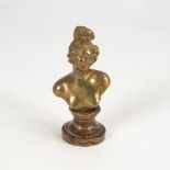 NANNINI, Raphael: Damenbüste.Goldfarbene Bronze, "R-Nanin" bezeichnet mit Nr. "3", Sockel aus
