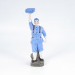 Porzellanfigur - Soldat mit Sprengstoff.Wohl China, 60er Jahre 20. Jahrhundert. Farbig gefasst, H
