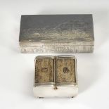 2 englische Zigarettendosen, Silber.London, 1884 und 1924. Beide vollständig gepunzt. 6 x 9,5 x 8 cm