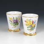 Paar Becher mit Blumen- und Insektenmalerei, MEISSEN.Schwertermarke, 2. Hälfte 20. Jahrhundert, 1.