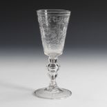 Barockes Kelchglas.BÖHMEN, 18. Jahrhundert. Farbloses Glas; Mattschliffdekor. H 20,5 cm. Konische