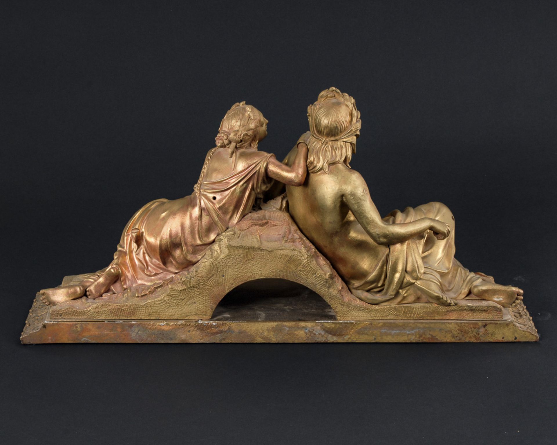 Flussgott und Flussgöttin.Goldfarbene Bronze. 25 x 55 x 16,5 cm. Mit vegetabilen Friesen reich - Bild 4 aus 4