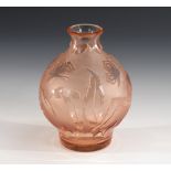 Vase mit Schmetterlingsdekor, SCHREIBER & NEFFEN.Glashüttenwerke Reitendorf, vorm. J. Schreiber &