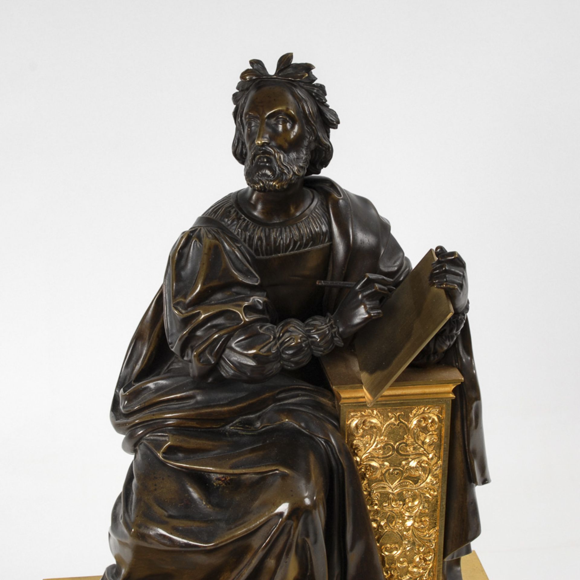 Prunkvolle Bronze-Kaminuhr mit Dichterfigur.Frankreich, Ende 19. Jh. Vergoldete und dunkel - Bild 2 aus 4