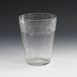 Großer Becher.BÖHMEN, 18. Jahrhundert. Farbloses, leicht graustichiges Glas;Mattschliffdekor. H 18,5