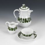 Kännchen, Milchkännchen und Tasse mit Weinlaubdekor, MEISSEN.Knaufschwerter, ab 1850-1918, 1. Wahl