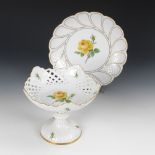 Fußschale und Kredenzteller "Gelbe Rose", MEISSEN.Schwertermarke, 2. Hälfte 20. Jahrhundert, 1.