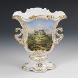 Ansichtenvase Wartburg, GOTHA.Hennenmarke, um 1860. Polychrom bemalt, goldstaffiert. H 20,5 cm.