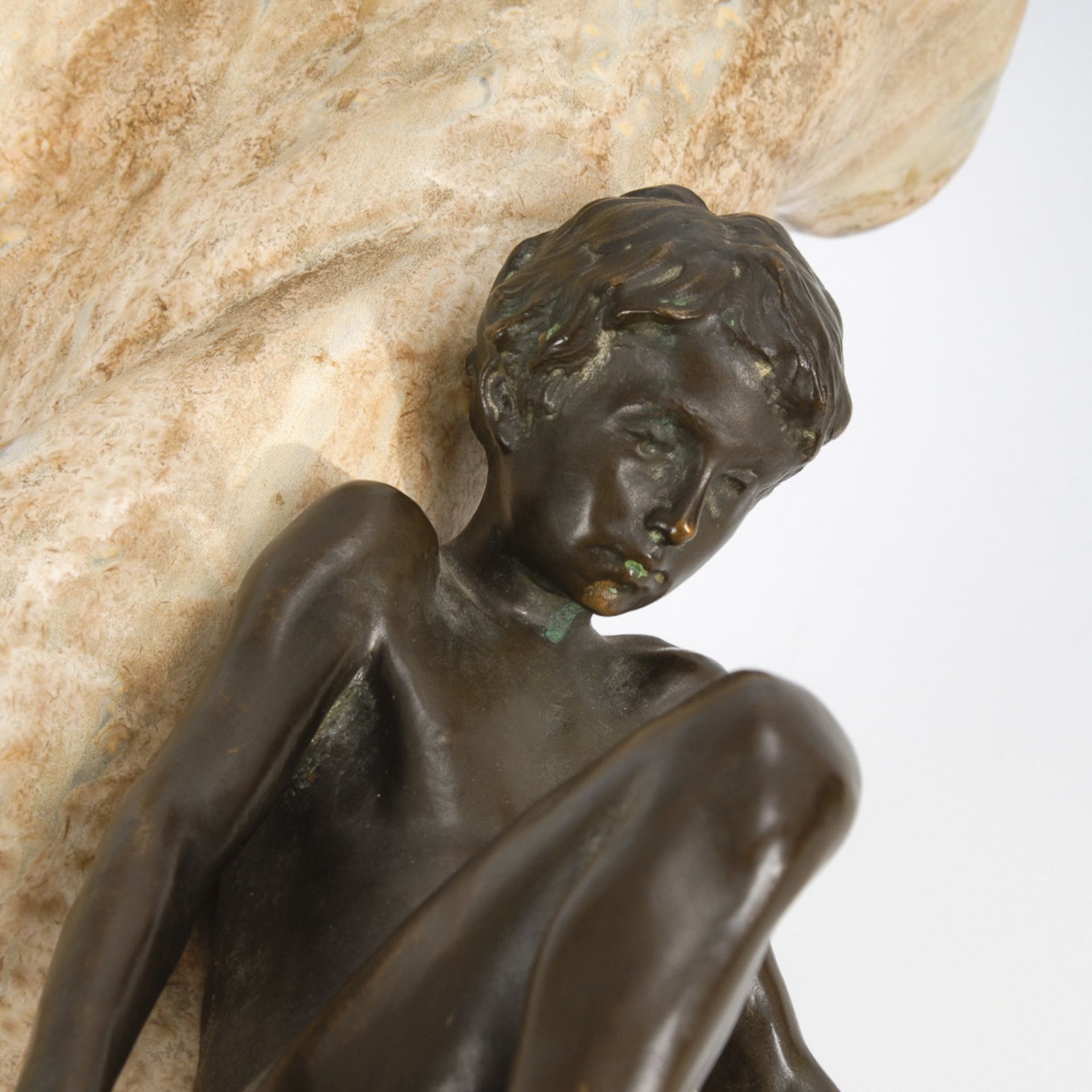JOZON, Jeanne: Große Keramikvase mit 2 Bronzefiguren.Sandfarbener Scherben, polychrome - Bild 7 aus 8