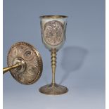 Russischer Zaren-Pokal.Ende 19. Jahrhundert, Metall-Korpus, Kuppa umlaufend mit dreiRelief-