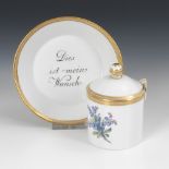 Spruch-Deckeltasse, KPM BERLIN.Zeptermarke, um 1800. Polychrom bemalt, goldstaffiert. H Tasse 8,5