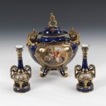 1 + 2 Vasen, ERNST WAHLISS.Stempelmarke, 2. Hälfte 19. Jahrhundert. Kobaltblauer Fond,