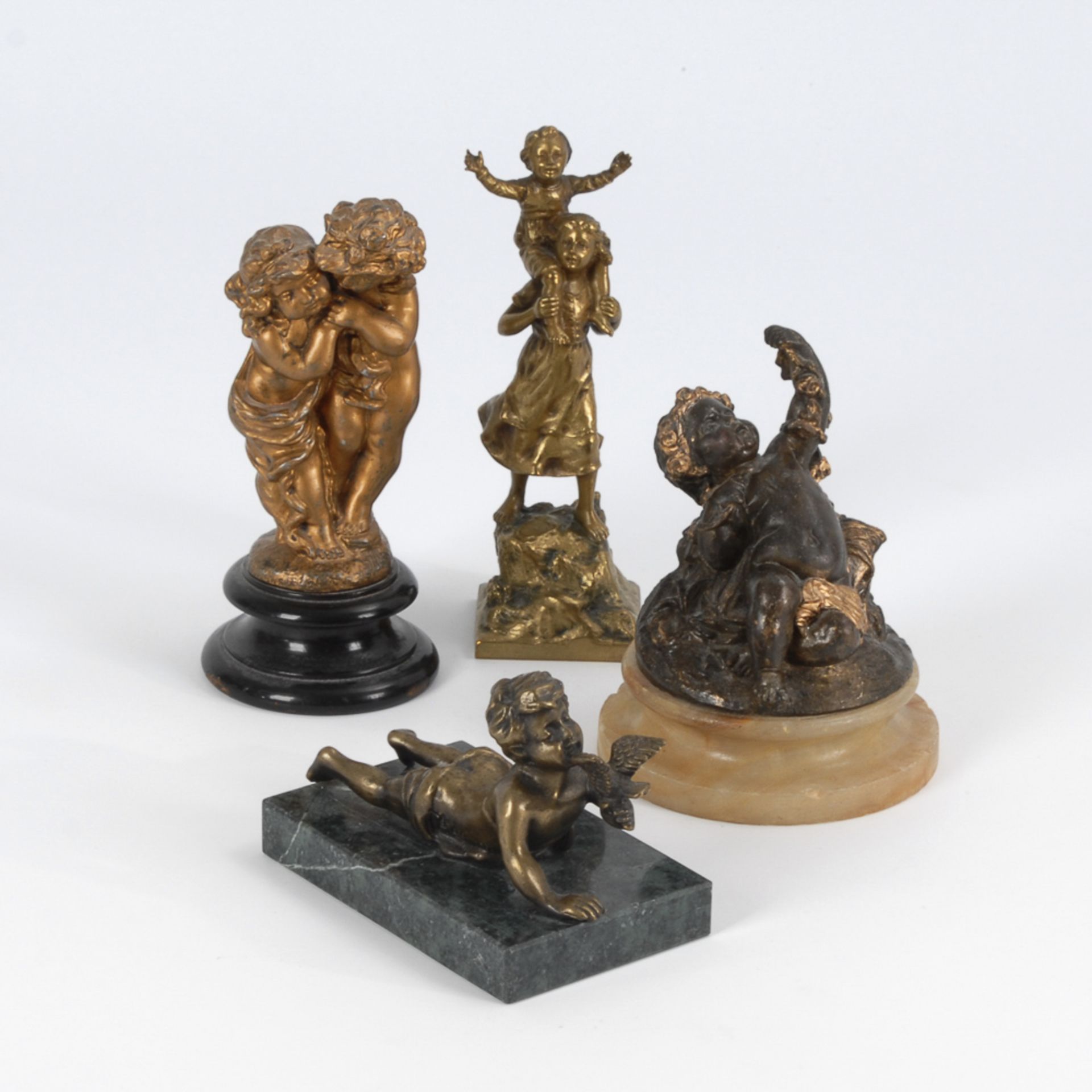 4 Kleinplastiken.2x Bronze mit Resten einer Patina, das Kleinkind "Aug. Moreau" bezeichnet,