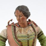 Neapolitanische(?) Krippenfigur: Frau mit Früchtekorb.19. Jh. Keramik-Kopf und -Gliedmaßen je