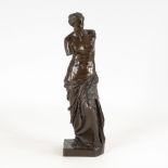 Venus von Milo.Bronze patiniert, Gießermarke "F. Barbedienne. Fondeur". H 46,5 cm. Nach der wohl