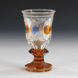 Kelchglas.BÖHMEN, um 1840/50. Farbloses, teils gelb, violett und blau gebeiztes Glas. H15,5 cm.