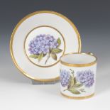 Tasse mit Hortensienmalerei, GOTHA.G-Marke, vor 1810. Polychrom bemalt, goldstaffiert. H Tasse 6,5