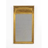 Biedermeier-Wandspiegel.Um 1820/40. Kirsche massiv und gebeizt, Stuck. 83 x 44,5 cm. In Gold