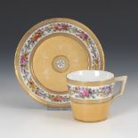 Vitrinentasse, KPM BERLIN.Zeptermarke, um 1800. Polychrom bemalt, goldstaffiert. H Tasse 6 cm,