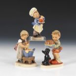 3 HUMMEL-Figuren: Mädchen beim Teigrühren, Bäckersjunge, Knabe mit Kuchen undHund.Jeweils gemarkt,