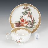 Barocke Tasse, MEISSEN.Schwertermarke, um 1730. Polychrom bemalt, goldstaffiert. Hausmalerei,