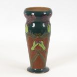 Jugendstil-Vase, JOHANN VON SCHWARZ / NÜRNBERG.Norica-Marke, um 1900, Werknr. 2354, Entwurf: Carl