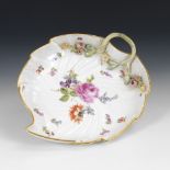 Blattschale, MEISSEN.Knaufschwerter, ab 1850-1918, 1. Wahl. Polychrome Malerei, Goldstaffage. L