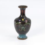 Cloisonné-Vase mit schwarz, blauem Grund.China, wohl 19. Jh. oder früher. H 20 cm. Balustervase