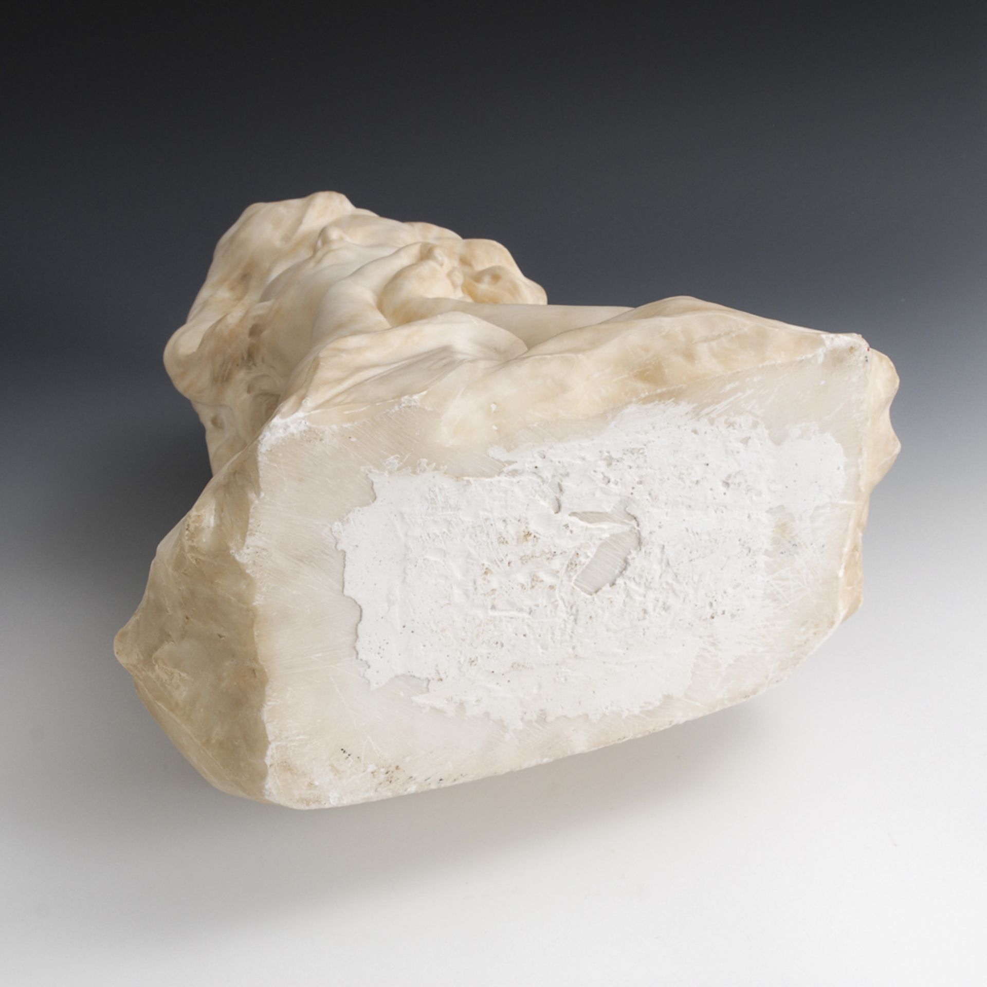 Alabasterbüste: Kleines Mädchen.Weißer Alabaster. H 37 cm. Verträumt aufblickendes Kind.Einige - Bild 6 aus 6