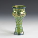 Vase, LÖTZ.Johann Loetz Witwe, Klostermühle, um 1900/05. Grünes Glas mitaufgeschmolzenen,