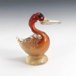 Pelikan, MURANO.Wohl Nason & Co., um 1970/80. Farbloses Glas mit rotem und goldenem Verlauf. H18,5