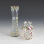 2 Jugendstil-Vasen, THERESIENTHAL.Theresienthaler Krystallglasfabrik, um 1901. Farbloses Glas;