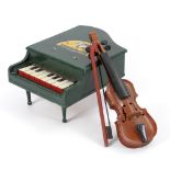 Puppenflügel und Geige.Holz und Blech. H 13/29 cm. Grün lackierter Flügel "Elephant Piano" mit 8