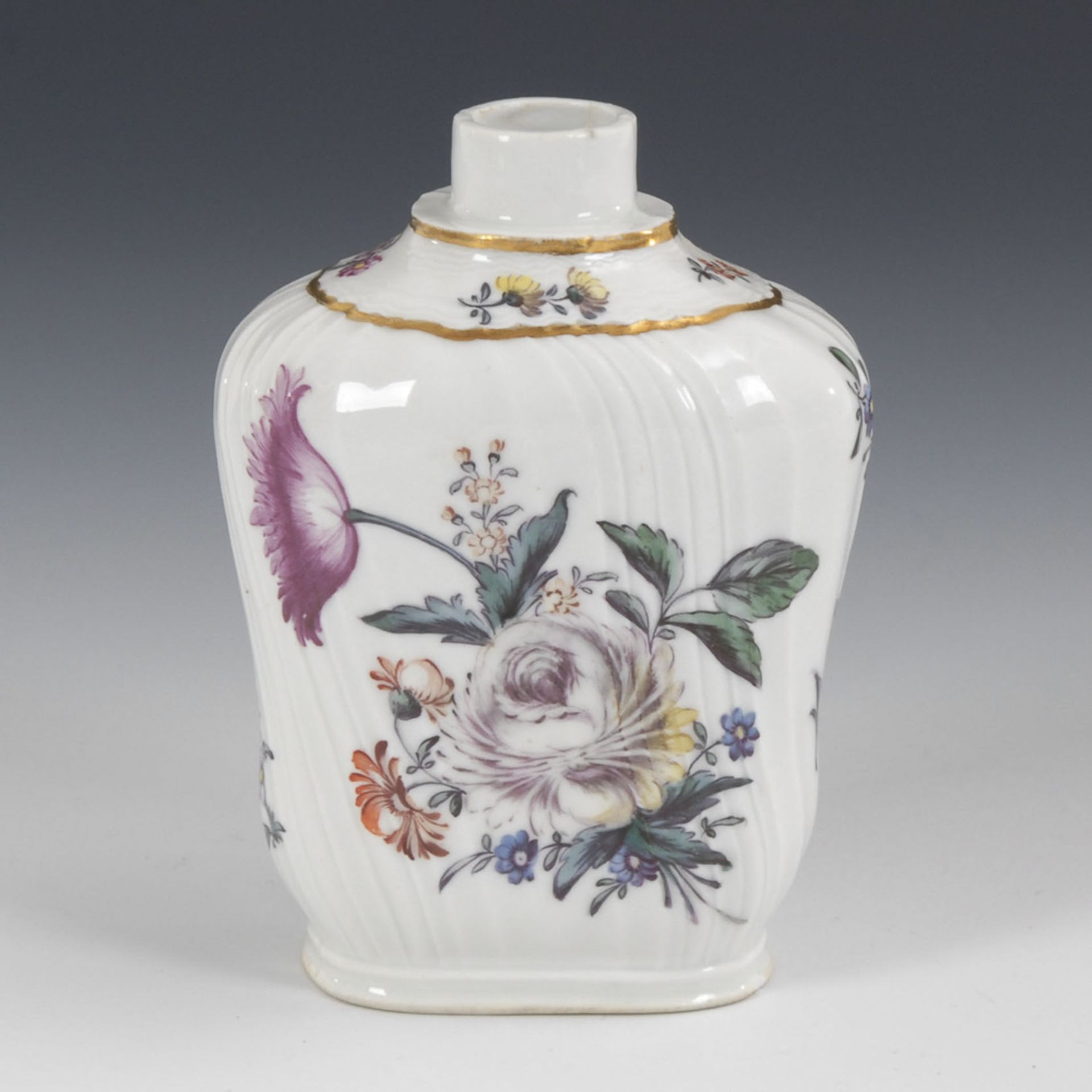 Teedose mit Blumenmalerei.Ungemarkt, wohl ANSBACH, 2. Hälfte 18. Jahrhundert. Polychrom bemalt,