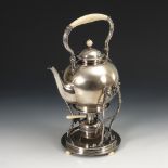 Silberner Teekessel auf Rechaud.Niederlande, Ende 19. Jahrhundert. Beschauzeichen (Feingehalt 934)/