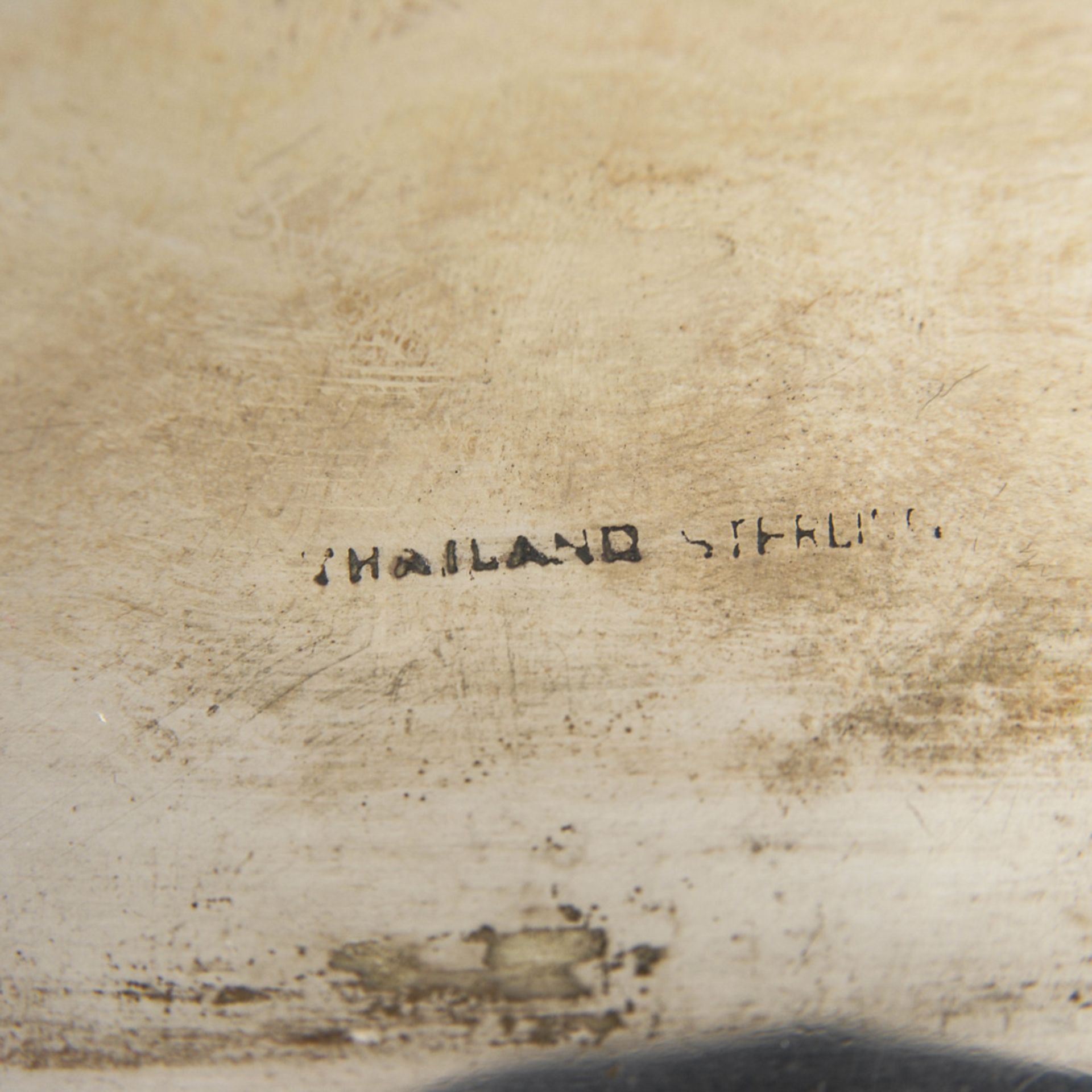 Silberschatulle.Thailand, 20. Jahrhundert. Thailand/Sterling gestempelt. 8 x 26 x 17,5 cm.1087 g. - Bild 3 aus 3