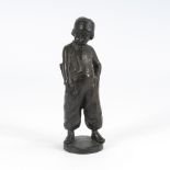 GOETSCHMANN, Heinrich: Holländer-Schuljunge.Bronze patiniert, bezeichnet. H 25,5 cm.