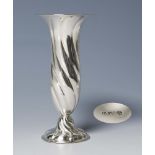 Blütenkelch-Vase.BRUCKMANN & SÖHNE Heilbronn, 835er Silber, spiralförmiggodroniert, Punzen: Halbmond