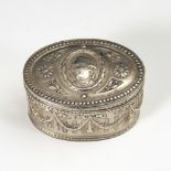 Klassizistische Silbertabatiere.Wohl Frankreich, um 1800. 3 undeutliche Punzen. 4,5 x 8 x 5,5 cm,