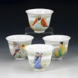 4 Koppchen mit Heiligen.Porzellan, China, gemarkt. H 5 cm. Gleiche Schälchen mit der malerischen