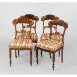 4 Stühle im Biedermeier-Stil.Schweden, um 1900. Nussbaum furniert. Ca. 89,5 x 47 x 43 cm. 4