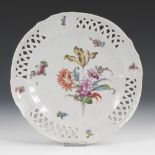 Dessertteller mit Blumenmalerei, AELTESTE VOLKSTEDTER.Schürfgabelmarke, nach 1767. Polychrome