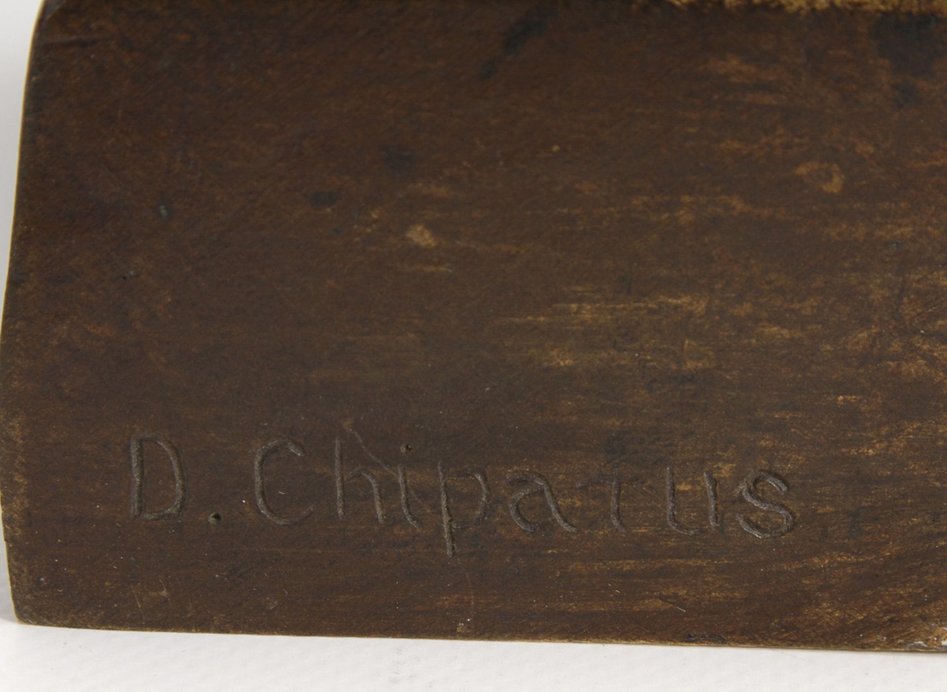 CHIPARUS, Demetre H.: Chryselephantin: Junge Frau an einer Mauer.Bronze mehrfarbig patiniert, - Bild 4 aus 4