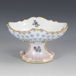 Saliere, MEISSEN.Knaufschwerter, ab 1850-1918. Prägeziffer: 13. Polychrom bemalt,goldstaffiert. H