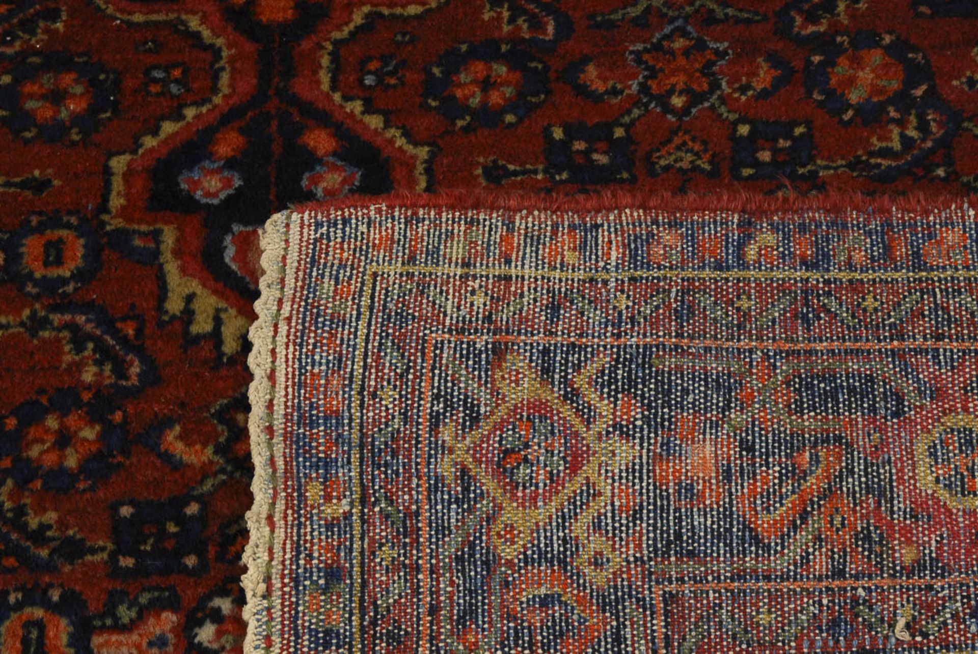 Medaillonteppich mit Herati-Dekor.Bidjar-Gebiet/Nordwestpersien, 1. H. 20. Jh. Wolle, handgeknüpft. - Bild 2 aus 2