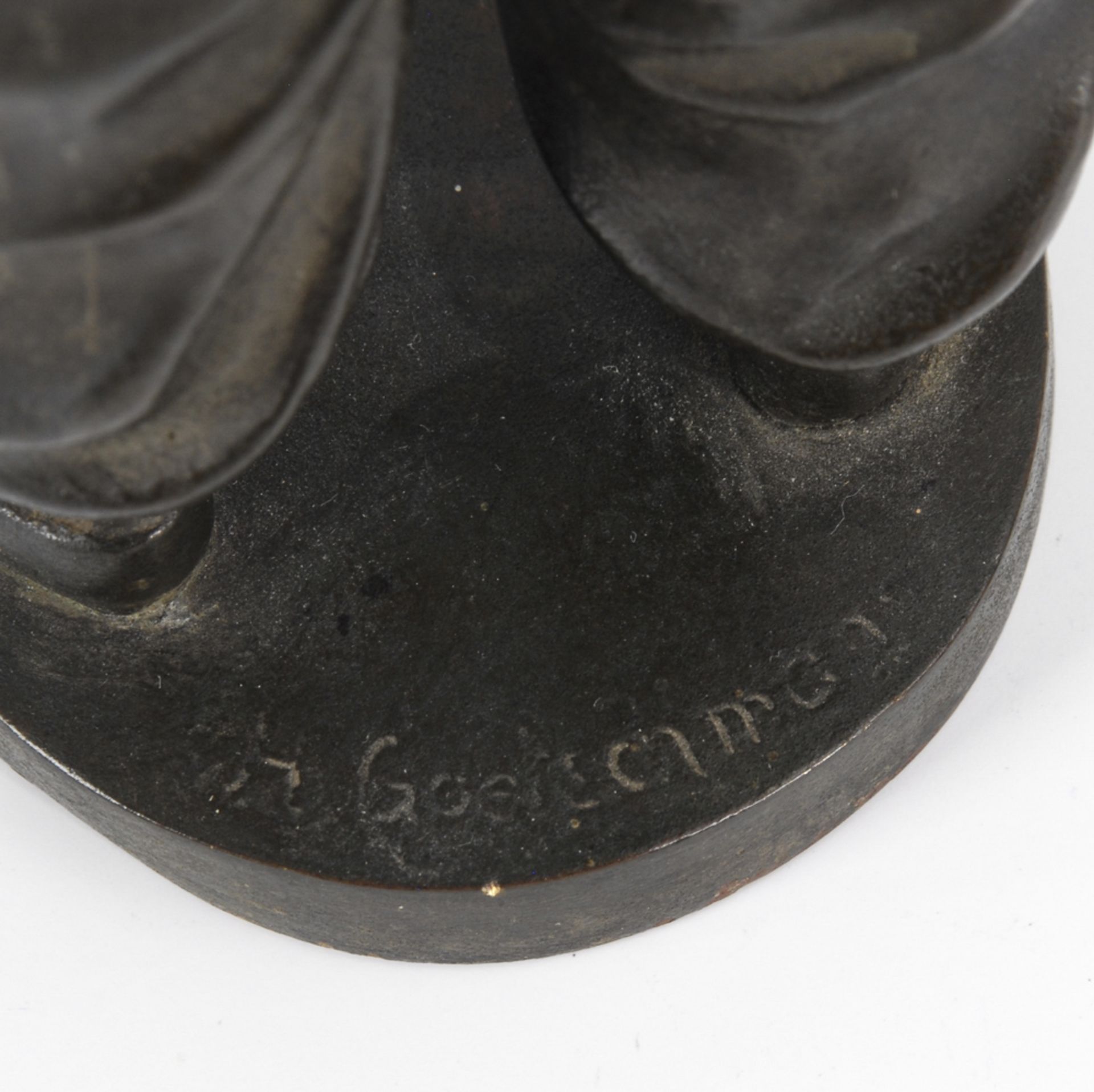 GOETSCHMANN, Heinrich: Holländer-Schuljunge.Bronze patiniert, bezeichnet. H 25,5 cm. - Bild 4 aus 4