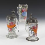 3 Hochzeitskrüge.SACHSEN, 1. Hälfte 19. Jahrhundert. Farbloses. schlieriges Glas mitpolychromer