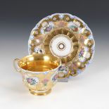 Prunktasse, KPM BERLIN.Zeptermarke KPM, 1837-1844. Polychrom bemalt, reich goldstaffiert. H Tasse