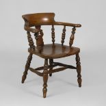 Englischer "Captain's Chair".Um 1900. Ulme massiv und gebeizt. H 79,5 cm. Bequemer